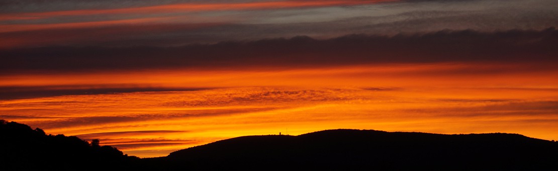 Coucher de soleil sur le domaine du Clos de l'Anhel